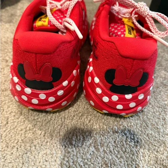 RunDisney Brooks Minnie Ghost Max - Picture 2 of 4